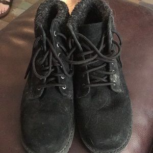 Black winter boots size 8.5 W